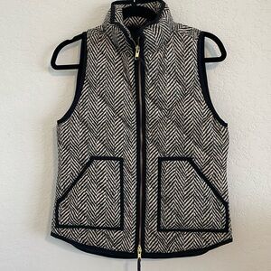 J. CREW Down Fill Puffer Vest Sz XS Black Beige Geo Outdoor Hike Trek Gorpcore